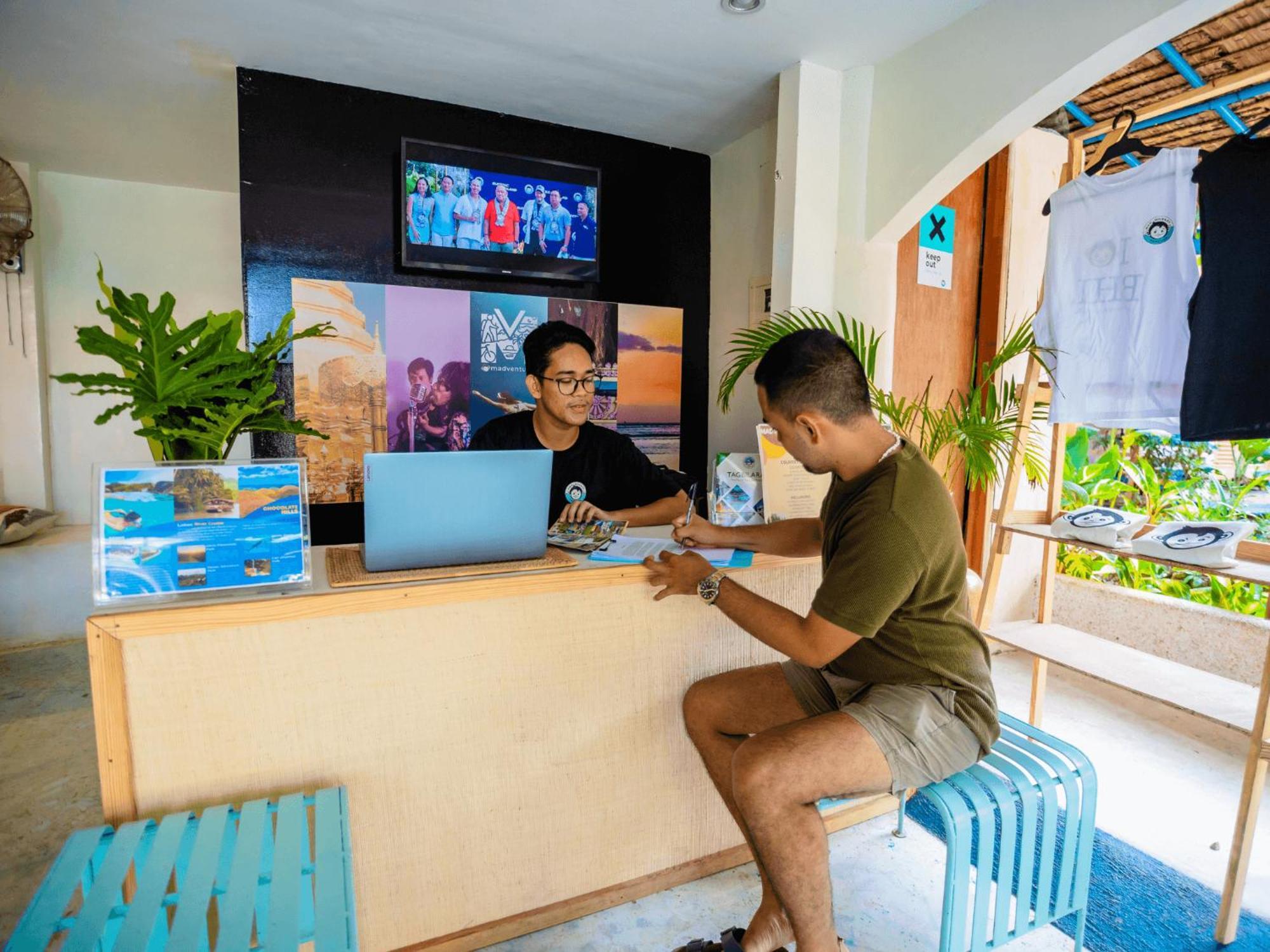Mad Monkey Panglao Pansiyon Dış mekan fotoğraf